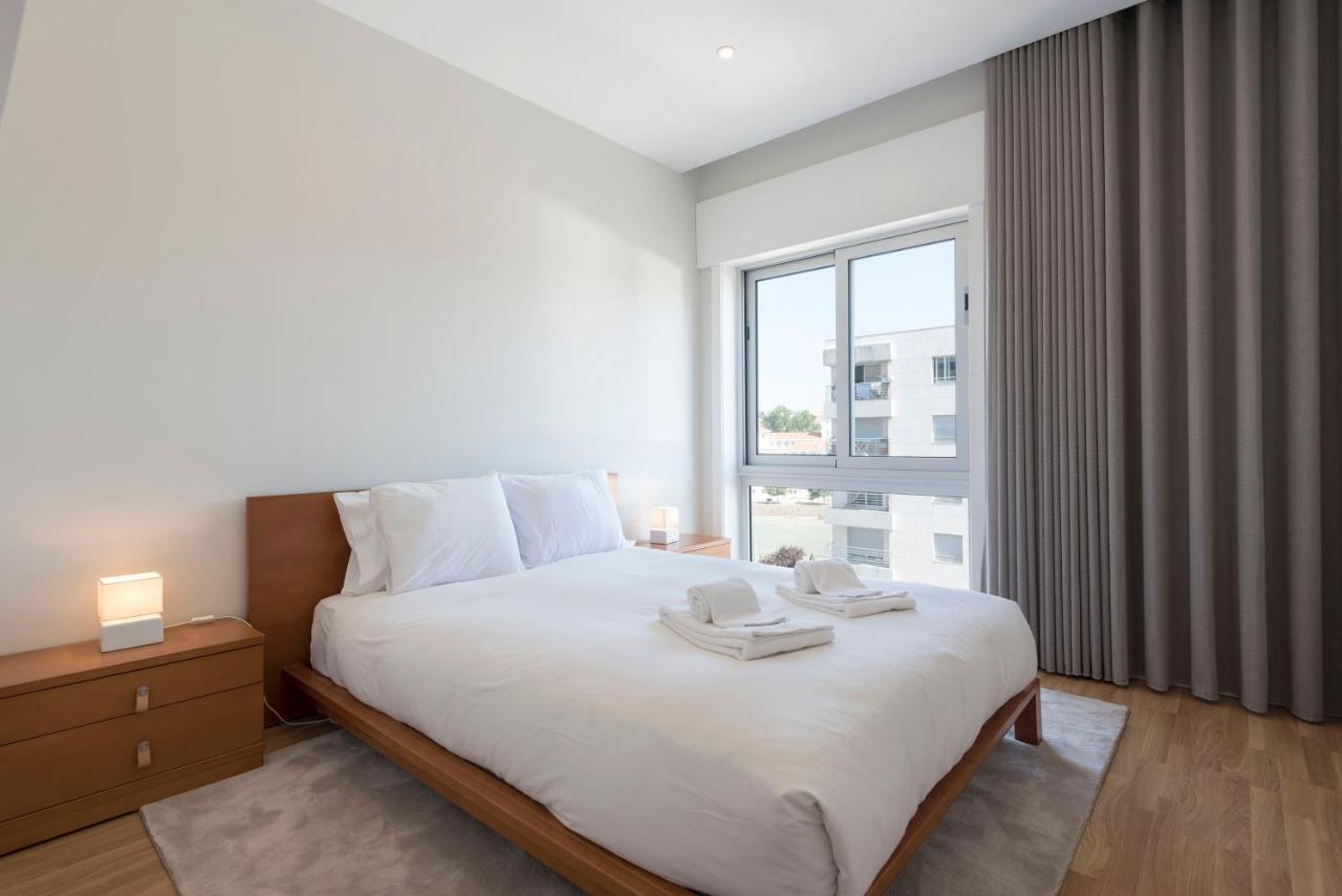 Lovelystay - Downtown Modern 2Br Flat With Free Parking OOporto Esterno foto