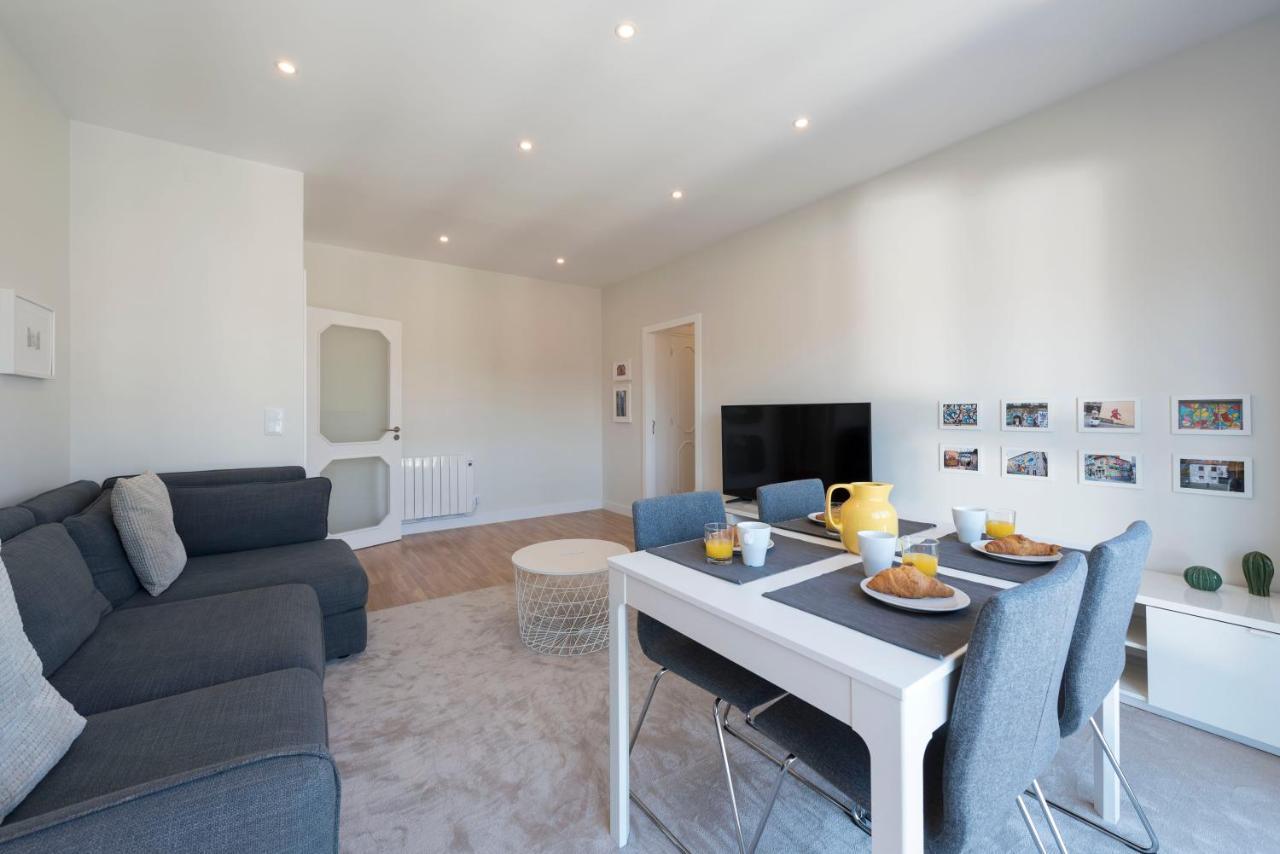 Lovelystay - Downtown Modern 2Br Flat With Free Parking OOporto Esterno foto