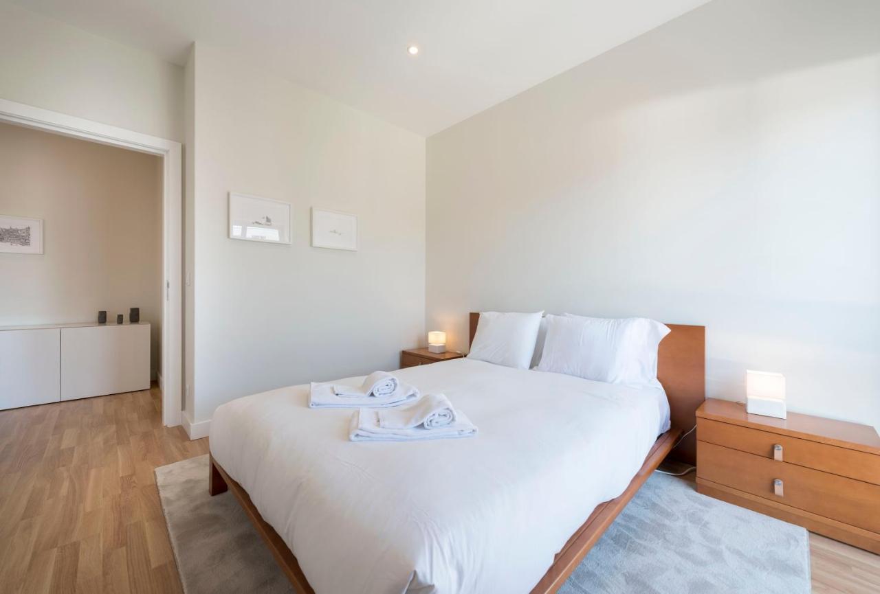 Lovelystay - Downtown Modern 2Br Flat With Free Parking OOporto Esterno foto