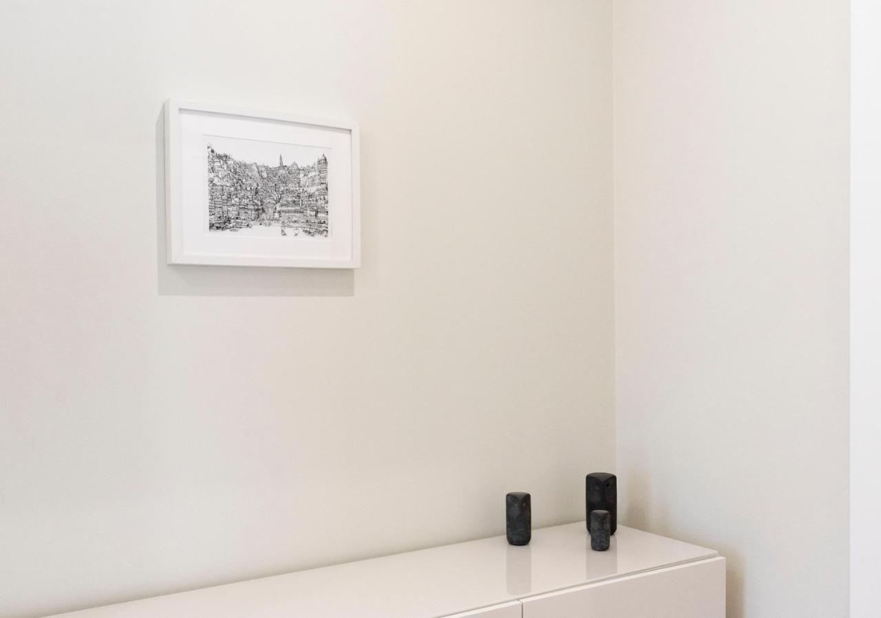 Lovelystay - Downtown Modern 2Br Flat With Free Parking OOporto Esterno foto