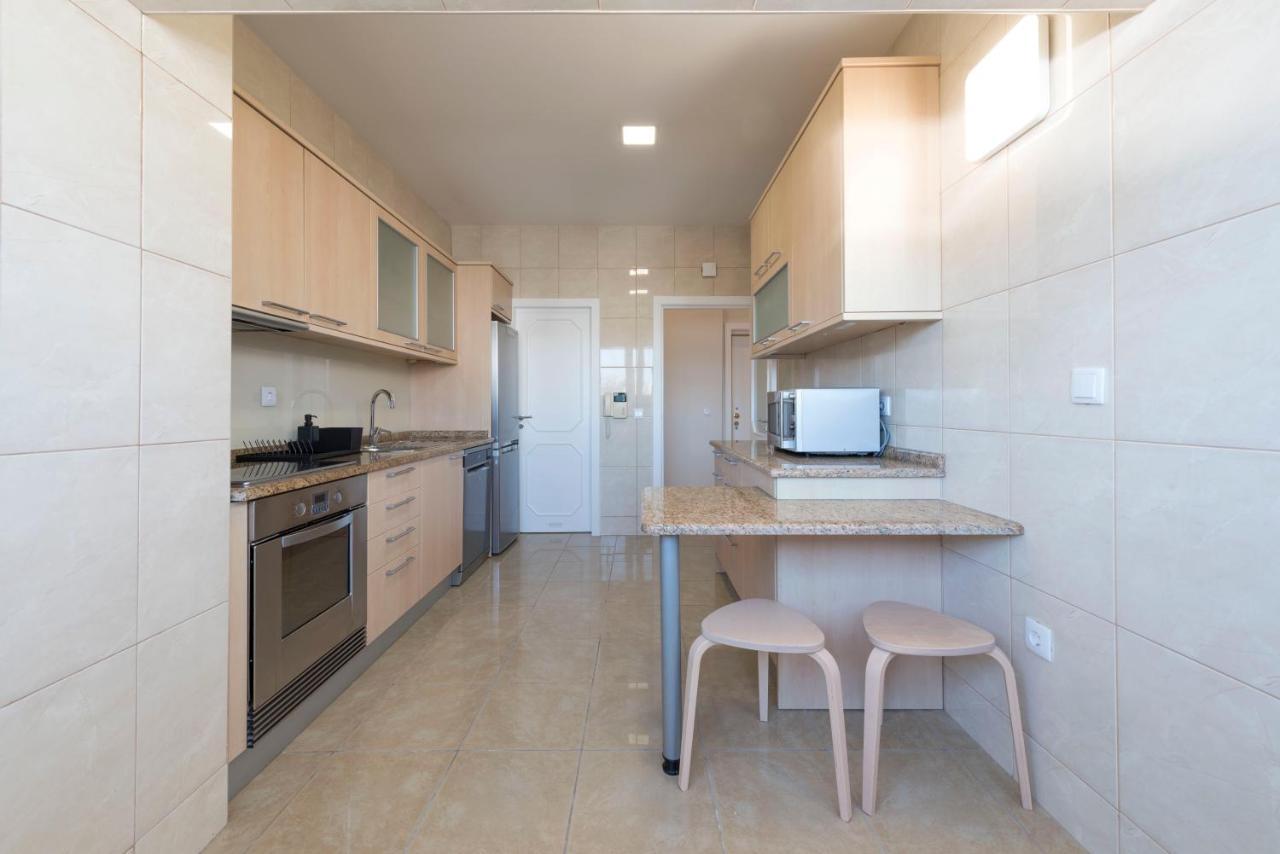 Lovelystay - Downtown Modern 2Br Flat With Free Parking OOporto Esterno foto
