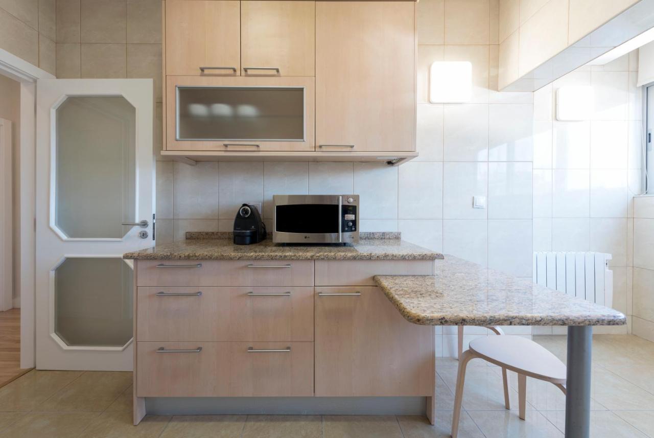 Lovelystay - Downtown Modern 2Br Flat With Free Parking OOporto Esterno foto