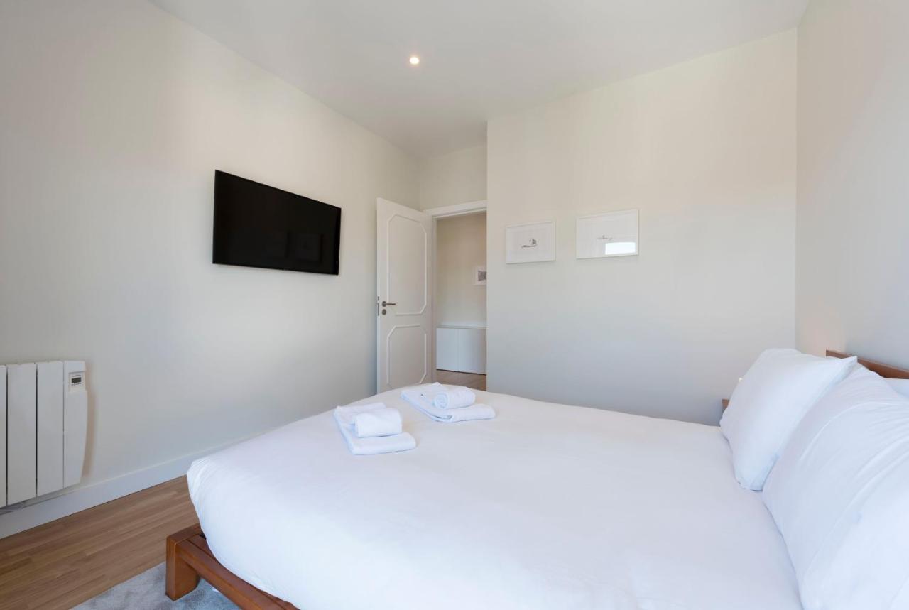 Lovelystay - Downtown Modern 2Br Flat With Free Parking OOporto Esterno foto