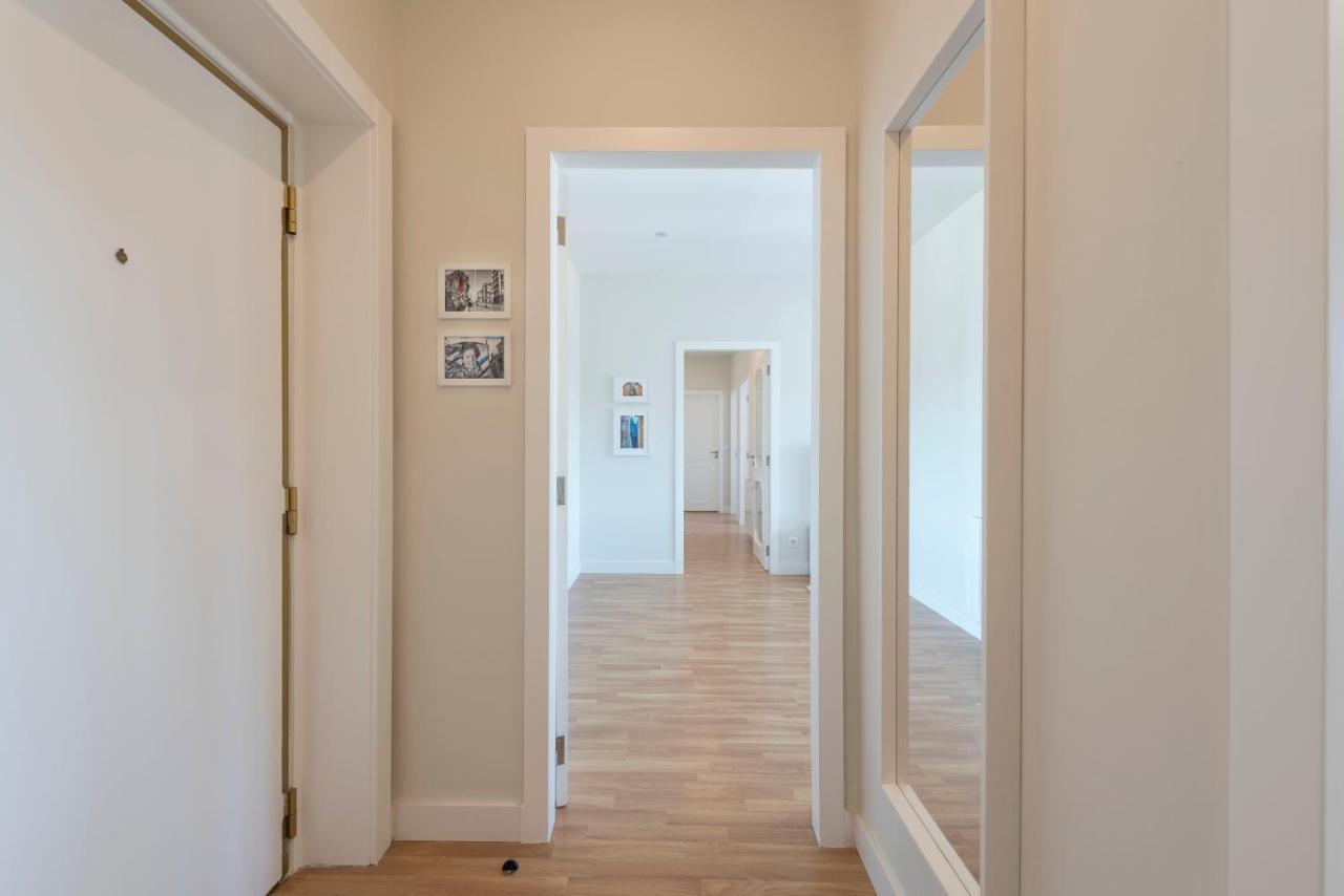 Lovelystay - Downtown Modern 2Br Flat With Free Parking OOporto Esterno foto