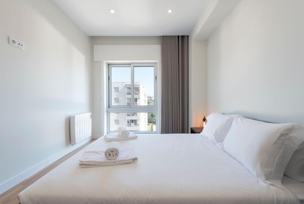 Lovelystay - Downtown Modern 2Br Flat With Free Parking OOporto Esterno foto
