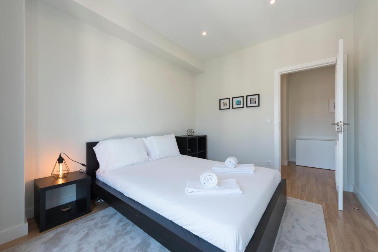Lovelystay - Downtown Modern 2Br Flat With Free Parking OOporto Esterno foto